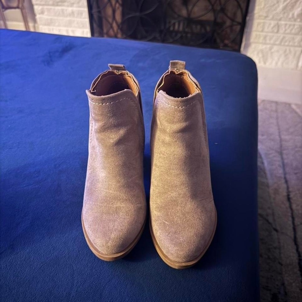 Dolcetta Tan and cream suede ankle boots Women's S 6